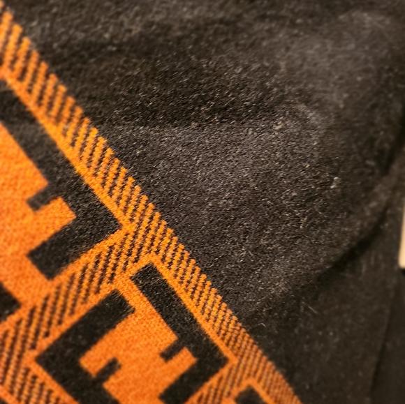 🌟 SOLD Fendi Poncho - Picture 2 of 5